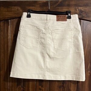 FRYE AND CO. Cream Mini Skirt